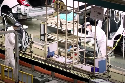 У Китаї знизився прибуток у промисловому секторі, а безробіття серед молоді досягло максимуму (ВІДЕО)