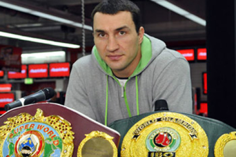 Кличко підписав контракт на бій з Чемберсом