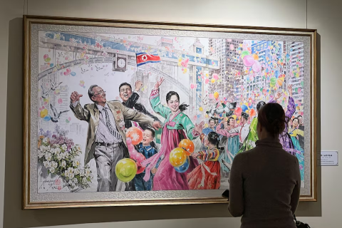В Москве на крупной выставке северокорейского искусства воспевается сражение с Украиной